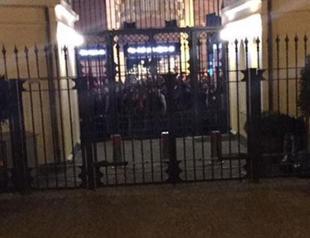 Confused Turkish nationalists protest Russian air strikes in front of Dutch Consulate