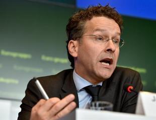 Eurozone agrees Greece can get next loan tranche, cash for bank recap