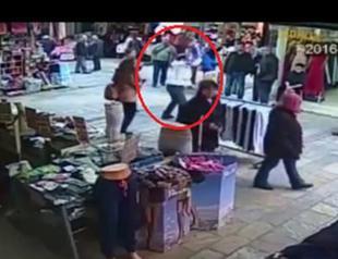 Street vendor sparks outrage after hurling Syrian toddler to ground in İzmir