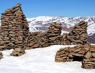 Castle-like structure discovered on hill in Van