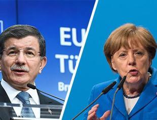 Merkel calls Turkey’s Davutoğlu to discuss upcoming EU summit