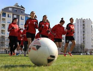 Teammates become housemates for women’s team in Antalya