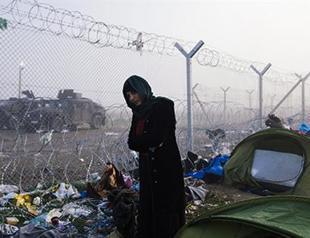 Macedonia closes border to illegal migrants: Police official