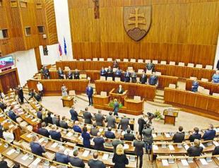 Slovak president appoints Robert Fico for another term as PM