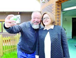 Chinese artist Ai Weiwei visits Gaziantep mayor