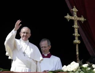 Use ‘weapons of love’ to fight evil of terrorism, pope says on Easter