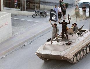 ISIL commander killed in strike near Syrias Raqqa: monitor