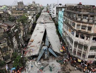 Hope fades for survivors as India flyover toll hits 25