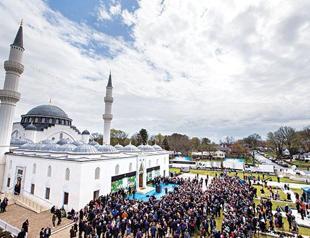 Erdoğan attends opening ceremony of mosque, culture center in US