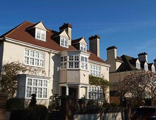 London hunts Wimbledon Prowler behind host of high-end burglaries