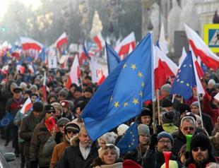 Protesters take to Polish streets to defend freedom