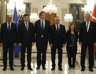 Turkey, EU discuss migrant road map ahead of summit