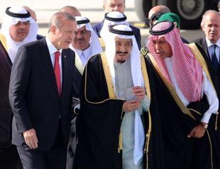 Saudi King welcomed by Erdoğan in Ankara