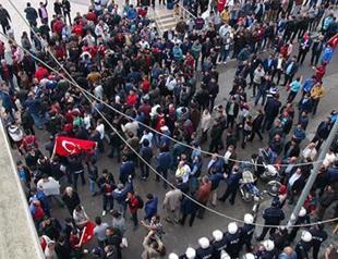Outraged locals protest for additional security measures in Kilis