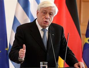 Greek leader claims Turkish border guards support people smugglers