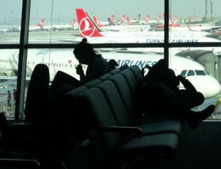 Scores of domestic, international flights canceled amid snow storm in Istanbul