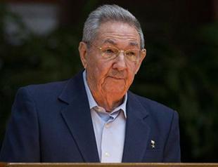 Castro, 84, says Cubas leaders are too old, proposes limits
