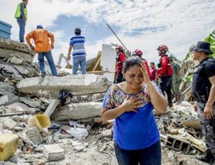 Ecuador quake toll at 272, certain to rise