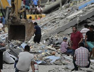 Ecuador quake toll rises to 350, billions needed to rebuild