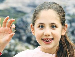 Israeli girl discovers an ancient amulet