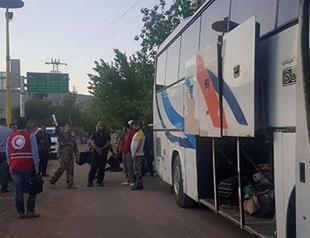 UN begins major evacuation in Syria as peace talks fray