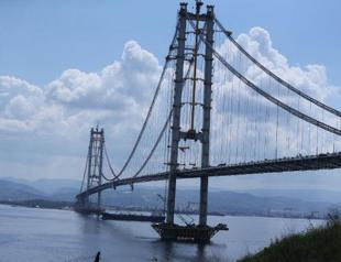 Last section of mammoth İzmit Bay Bridge mounted