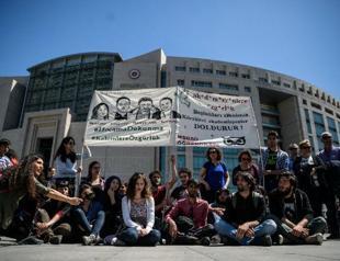 Four Turkish academics charged with terror propaganda released