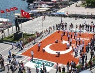Chef association head fined for Turkish flag made of spices