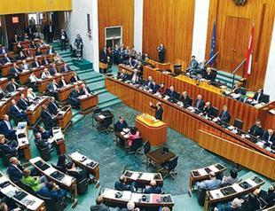 UN chief slams ‘increasingly restrictive’ EU refugee policies, as Austria adopts tough new asylum law