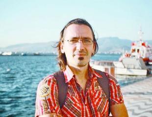 İzmir writer pushes familiar to limits of the absurd