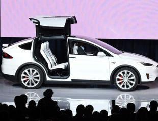 Tesla accelerates to hit target of 500,000 cars yearly