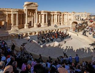 Russian orchestra performs in Syrias war-scarred Palmyra