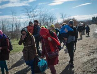 ‘Hotspot’ migrant centers to open in Greece