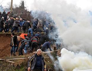 Police use tear gas to disperse locals protesting mine in Turkey’s northeast