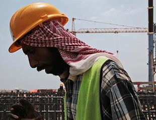 Saudi Binladin Group employees set fire to buses in protest