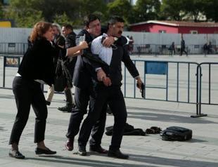 Dündar’s wife first to intervene in attack targeting journalist