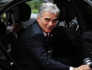 Austrian chancellor quits after far-right election triumph