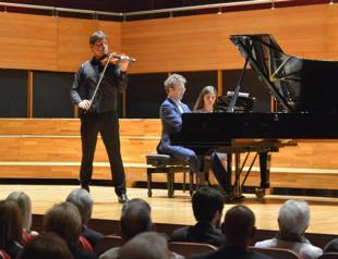 Subway violinist Joshua Bell opens 30th International Izmir Festival