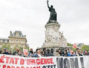 France extends post-attacks state of emergency to cover Euro 2016 football