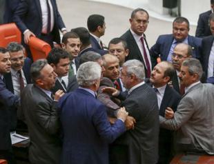 Erdoğan’s remarks on journalists’ release sparks parliamentary row