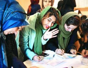 Iranian moderates win majority in parliament, clerical body