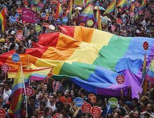Volunteers crowdfund this year’s Istanbul LGBTI Pride Week