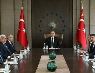 Erdoğan hosts Kilis governor as ISIL rockets pound border town