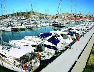 Between the sea and the wind: Sailing weighs anchor in İzmir