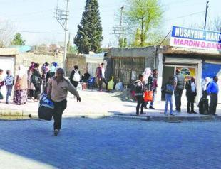 Tens of thousands of people flee homes amid new clashes in Turkeys southeast
