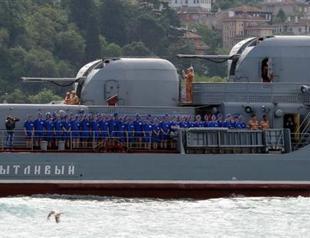 VIDEO: Russian warship traverses Istanbul’s Bosphorus