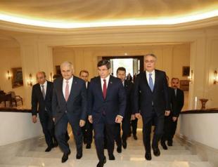 Davutoğlu returns gifts to prime ministry after leaving post