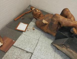VIDEO: ‘Obscene’ sculpture attacked in Turkey’s İzmir