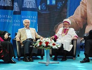 Muslim, Jewish, Christian leaders gather for fast-breaking meal