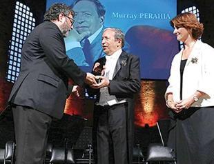 Lifetime Achievement Award presented to Perahia